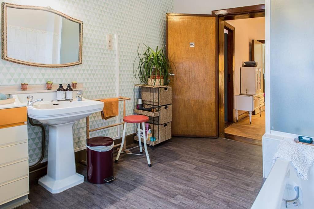 Vakantiewoning In Mol Centrum Met Eigen Bar "Casacuriosa" Exteriör bild